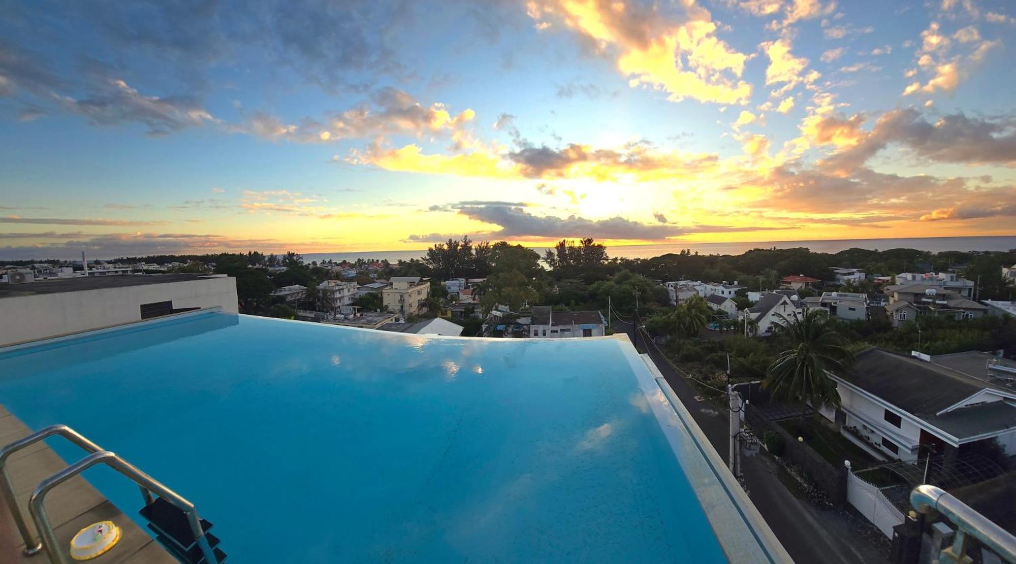 Luxury Penthouse With Infinity Pool & Stunning Sea View Apartment Flic-en-Flacq Екстериор снимка