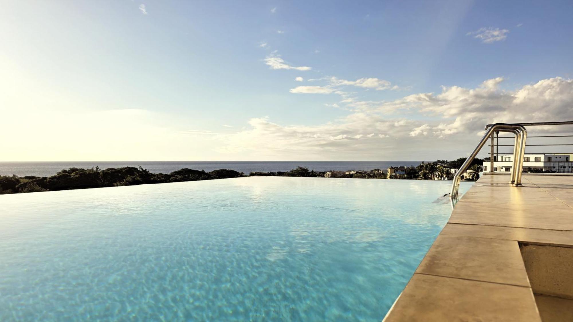 Luxury Penthouse With Infinity Pool & Stunning Sea View Apartment Flic-en-Flacq Екстериор снимка